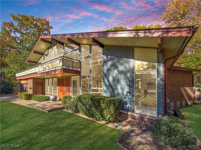 25861 Euclid Chagrin Pkwy, Richmond Heights, OH 44143