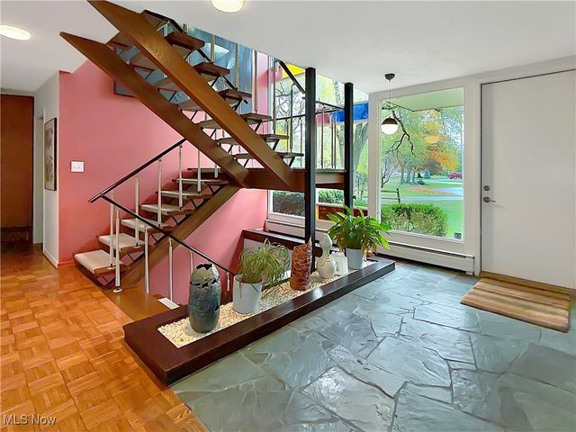 25861 Euclid Chagrin Pkwy, Richmond Heights, OH 44143