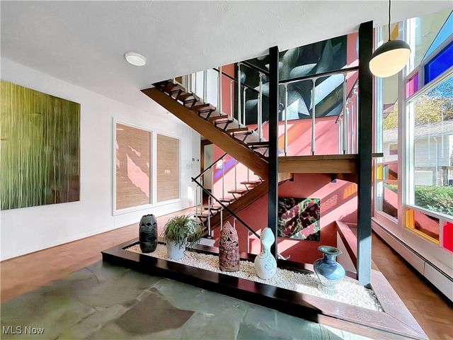 25861 Euclid Chagrin Pkwy, Richmond Heights, OH 44143