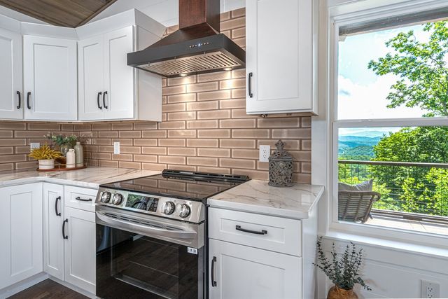 300 Sugarwood Drive, Murphy, NC 28906