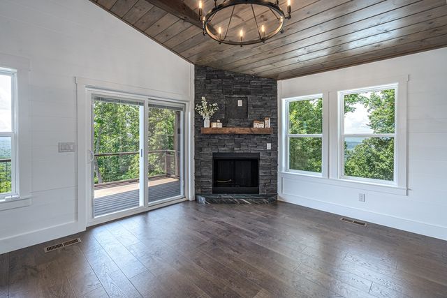 300 Sugarwood Drive, Murphy, NC 28906