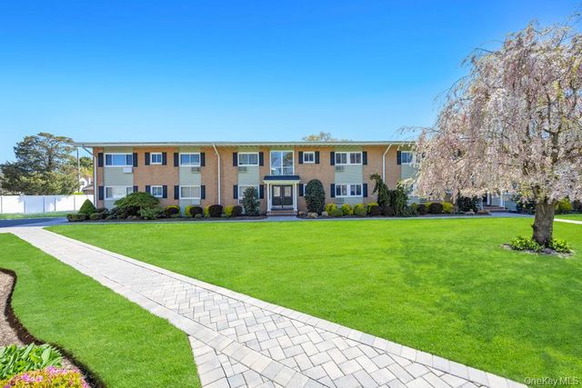 49 Mildred Place 4A, North Babylon, NY 11703