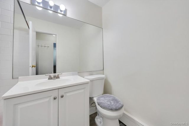 49 Mildred Place 4A, North Babylon, NY 11703