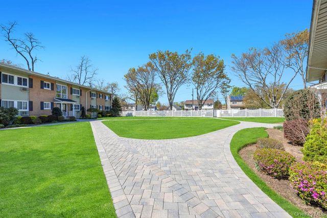 49 Mildred Place 4A, North Babylon, NY 11703