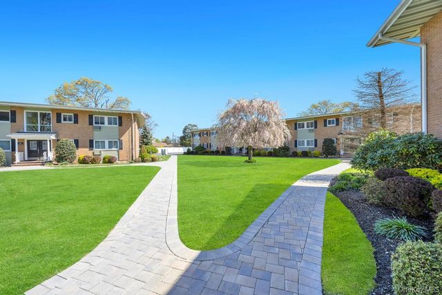 49 Mildred Place 4A, North Babylon, NY 11703