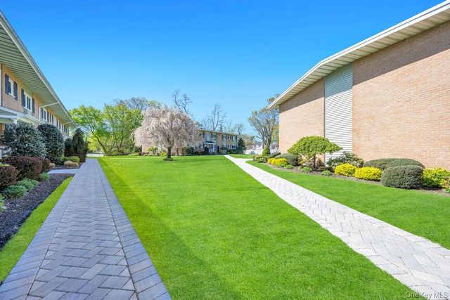 49 Mildred Place 4A, North Babylon, NY 11703