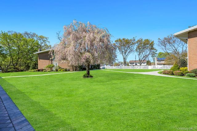 49 Mildred Place 4A, North Babylon, NY 11703