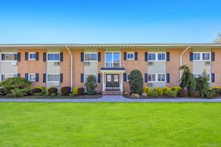 49 Mildred Place 4A, North Babylon, NY 11703