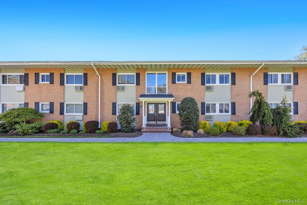 49 Mildred Place 4A, North Babylon, NY 11703