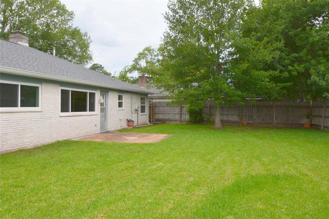 11622 Brighton Lane, Meadows Place, TX 77477
