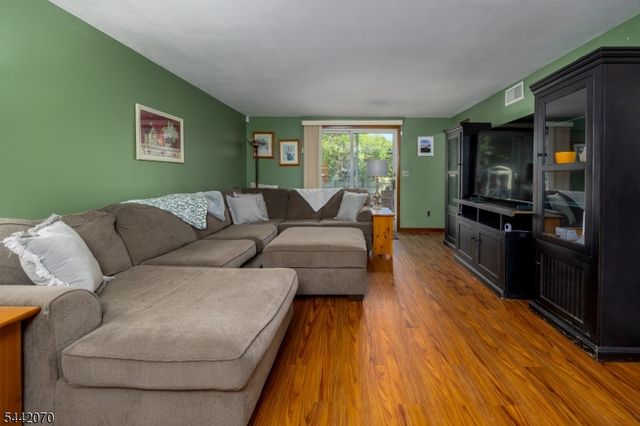 52 Aspen Ln, West Milford Twp., NJ 07480