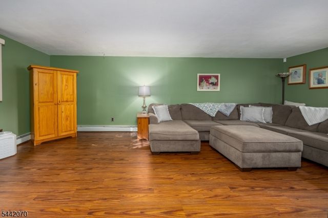 52 Aspen Ln, West Milford Twp., NJ 07480