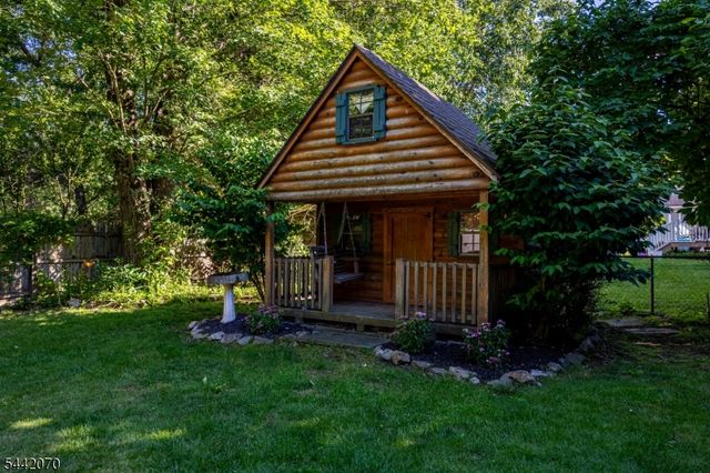 52 Aspen Ln, West Milford Twp., NJ 07480