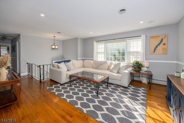 52 Aspen Ln, West Milford Twp., NJ 07480