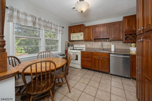 52 Aspen Ln, West Milford Twp., NJ 07480