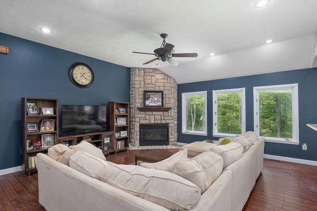 871 N Salt Lick Court, Nixa, MO 65714