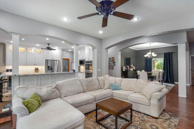 871 N Salt Lick Court, Nixa, MO 65714