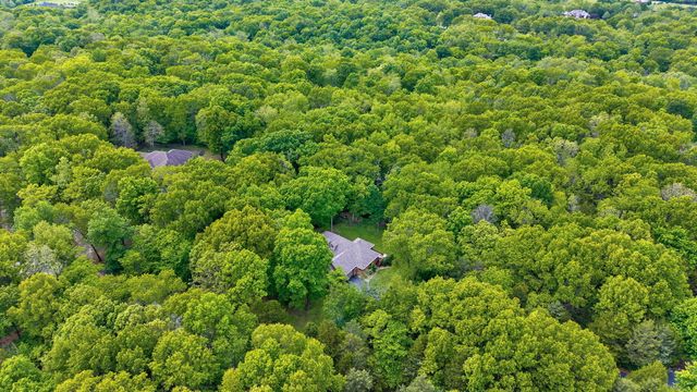 871 N Salt Lick Court, Nixa, MO 65714