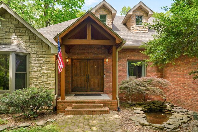 871 N Salt Lick Court, Nixa, MO 65714