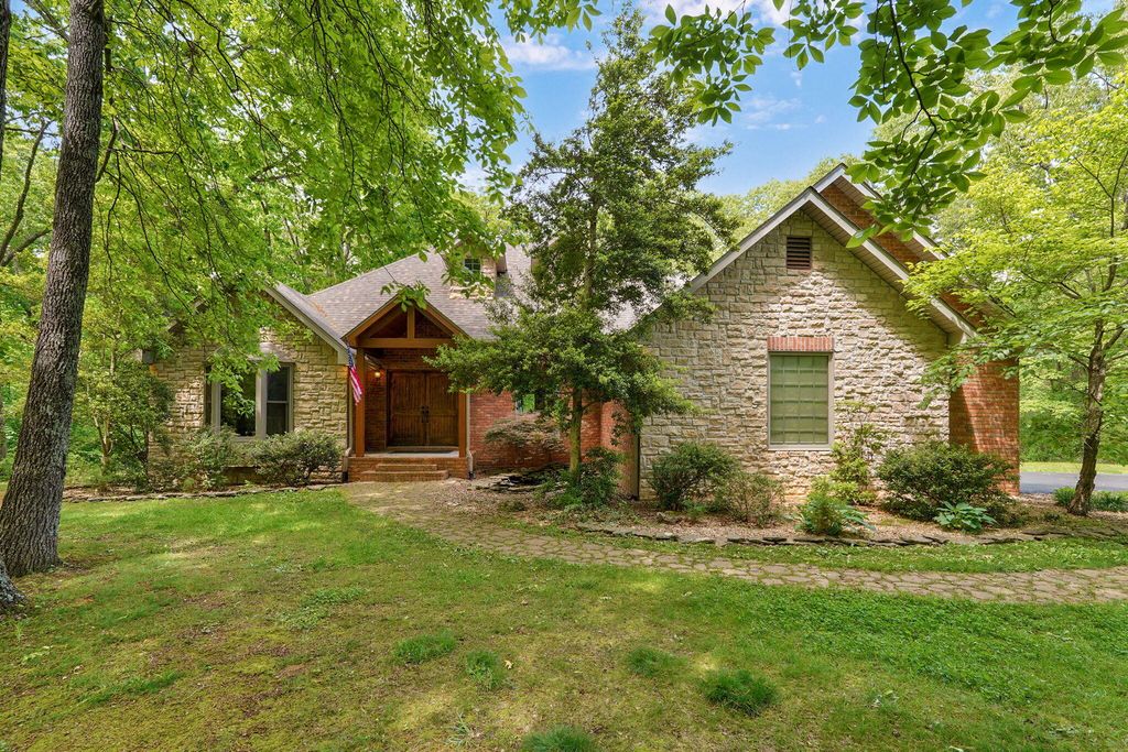 871 N Salt Lick Court, Nixa, MO 65714