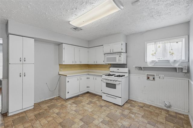 4018 Woodhaven Street, Houston, TX 77025