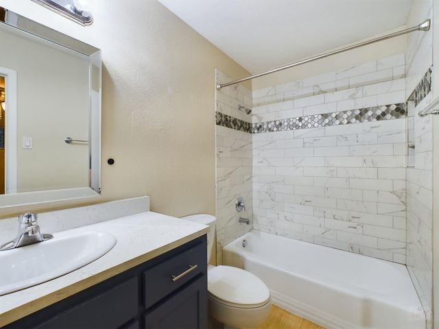 2303 East Side DR 217, Austin, TX 78704