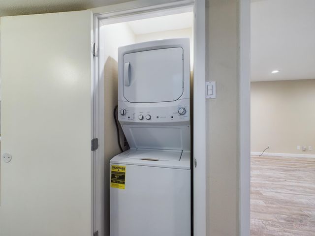 2303 East Side DR 217, Austin, TX 78704