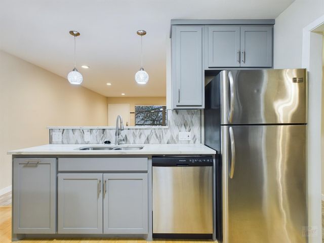 2303 East Side DR 217, Austin, TX 78704
