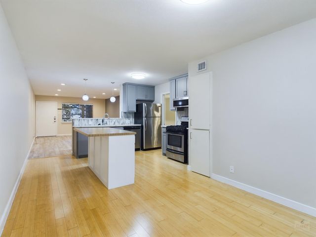2303 East Side DR 217, Austin, TX 78704