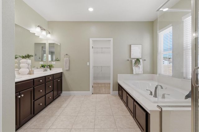 626 W Gravino Dr, Mountain House, CA 95391