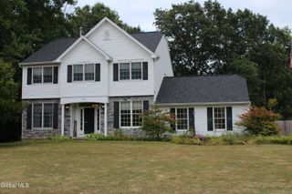 17 Bayberry Drive, Malta, NY 12020