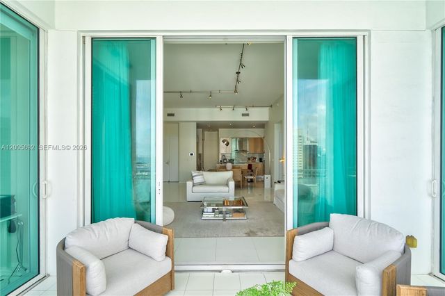 900 Brickell Key Blvd 3002, Miami, FL 33131