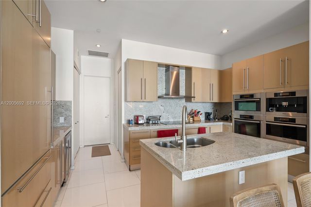 900 Brickell Key Blvd 3002, Miami, FL 33131