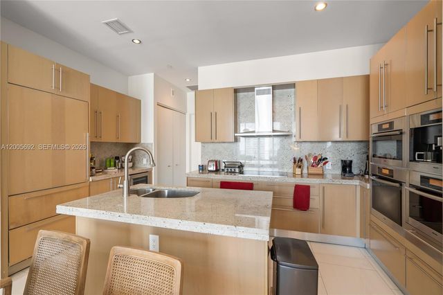 900 Brickell Key Blvd 3002, Miami, FL 33131