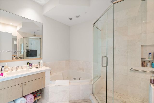 900 Brickell Key Blvd 3002, Miami, FL 33131