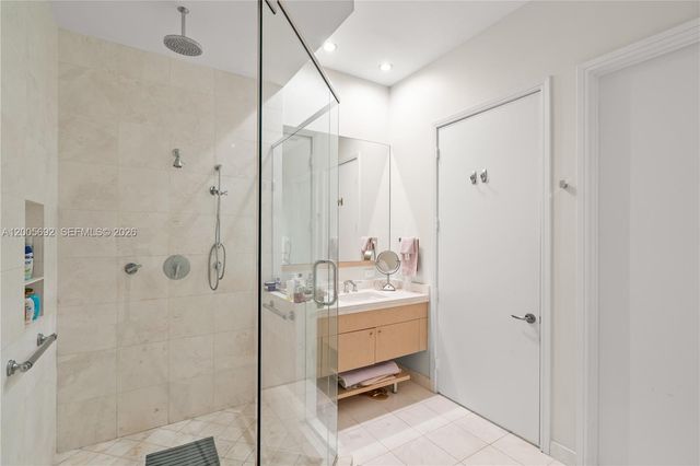 900 Brickell Key Blvd 3002, Miami, FL 33131