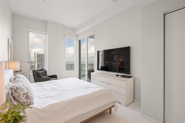 900 Brickell Key Blvd 3002, Miami, FL 33131