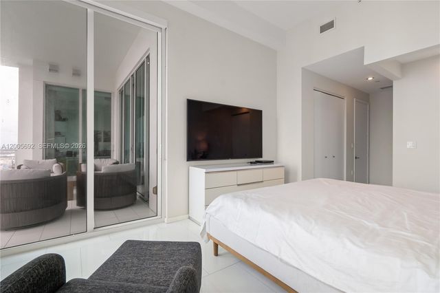 900 Brickell Key Blvd 3002, Miami, FL 33131