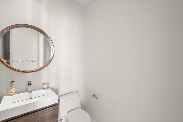 900 Brickell Key Blvd 3002, Miami, FL 33131