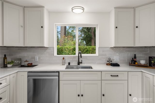 6317 Nyanza Park Drive SW, Lakewood, WA 98499