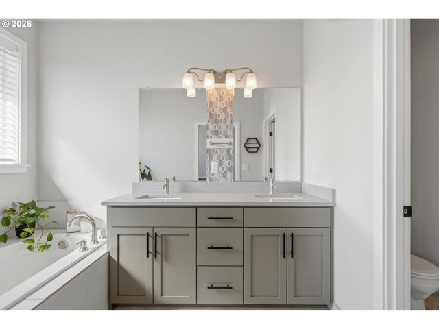 14589 Sw JENSEN Ter, Portland, OR 97224