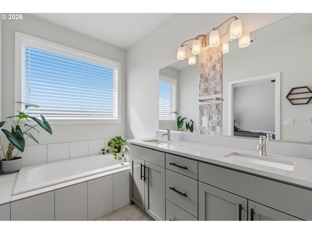 14589 Sw JENSEN Ter, Portland, OR 97224