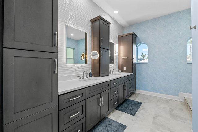 11560 S Sea Court, Wellington, FL 33449