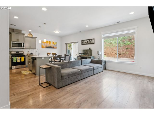 249 E BARBARAS Way, Newberg, OR 97132