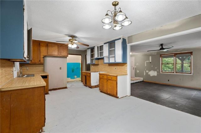 16 Mctier Circle NW, Cartersville, GA 30120