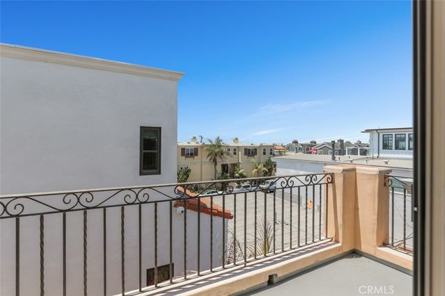 209 Crest, Manhattan Beach, CA 90266
