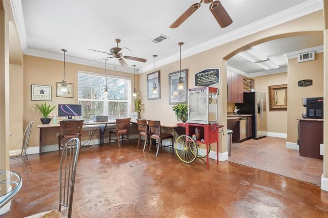 1711 Old Spanish Trail 221, Houston, TX 77054