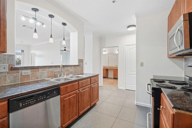 1711 Old Spanish Trail 221, Houston, TX 77054