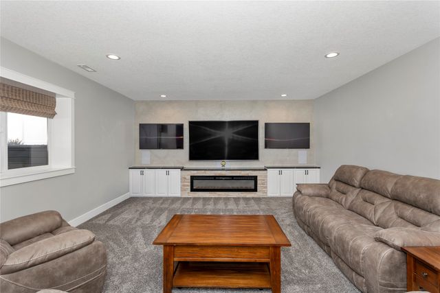 28887 Frost Lane, Adel, IA 50003