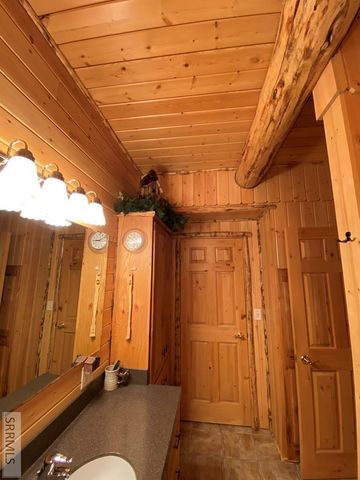 4070 Southgate, Island Park, ID 83429